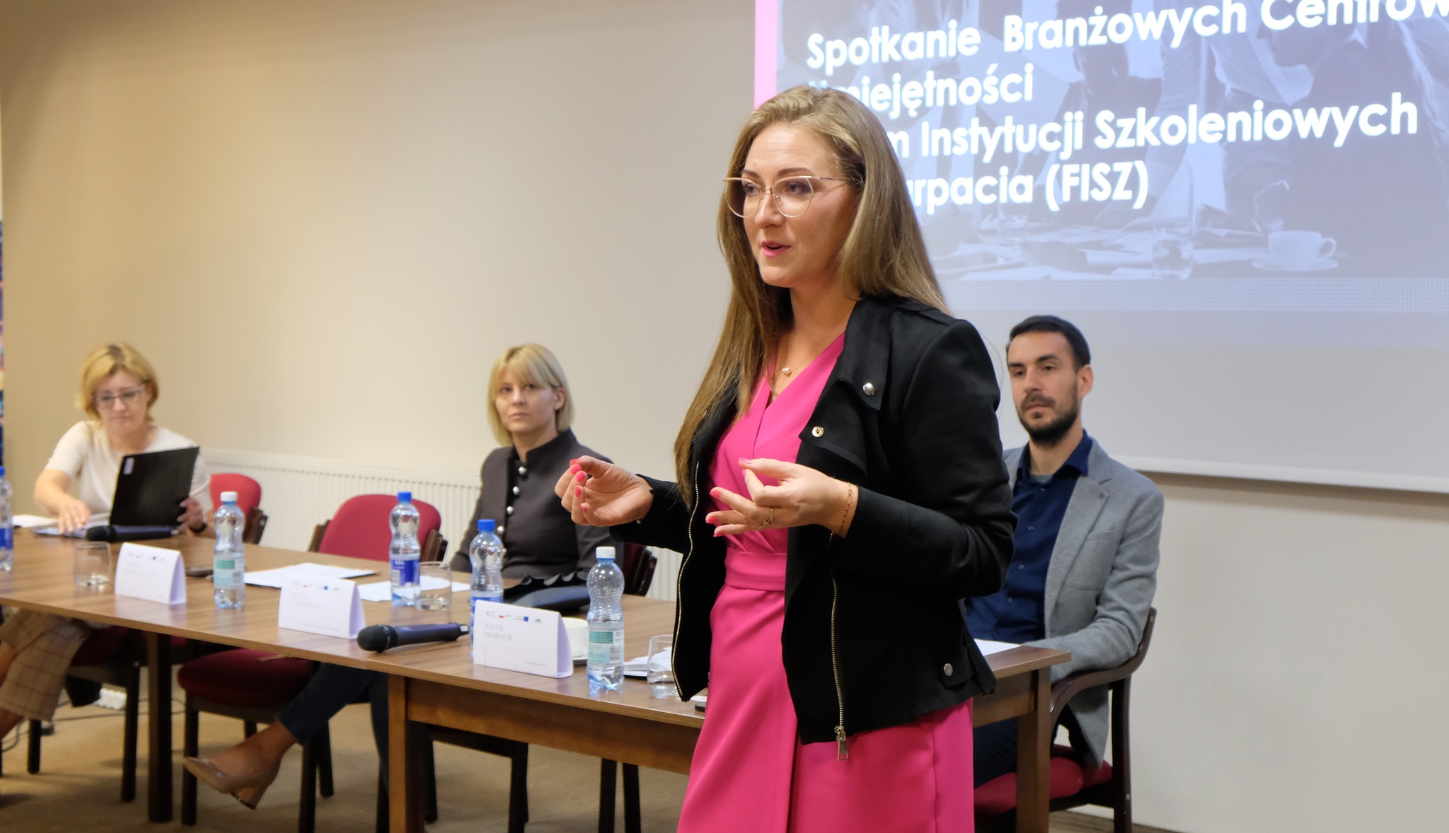 Aneta Czarniecka podczas pierwszego spotkania przedstawicieli Branżowych Centrów Umiejętności Województwa Podkarpackiego zorganizowanym przez Wojewódzki Urząd Pracy w Rzeszowie w ramach działalności Wojewódzkiego Zespołu Koordynacji