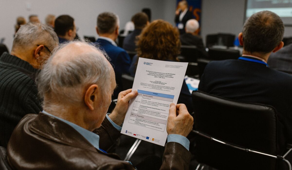 Konferencja podsumowująca prace nad aktualizacjami Sektorowej Ramy Kwalifikacji w Informatyce i Sektorowej Ramy Kwalifikacji w Telekomunikacji (SRK IT i SRK TELE); 26 lutego 2026 r.