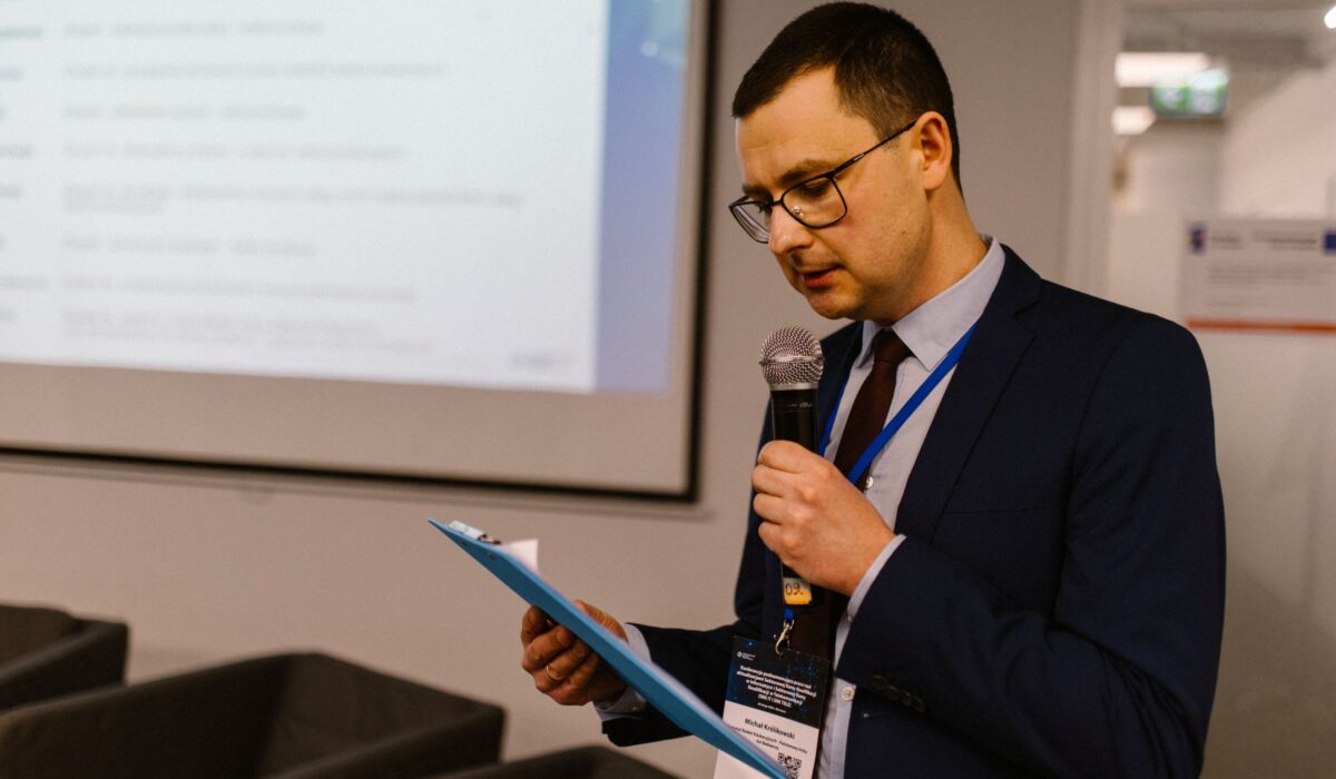 Konferencja podsumowująca prace nad aktualizacjami Sektorowej Ramy Kwalifikacji w Informatyce i Sektorowej Ramy Kwalifikacji w Telekomunikacji (SRK IT i SRK TELE); 26 lutego 2026 r.