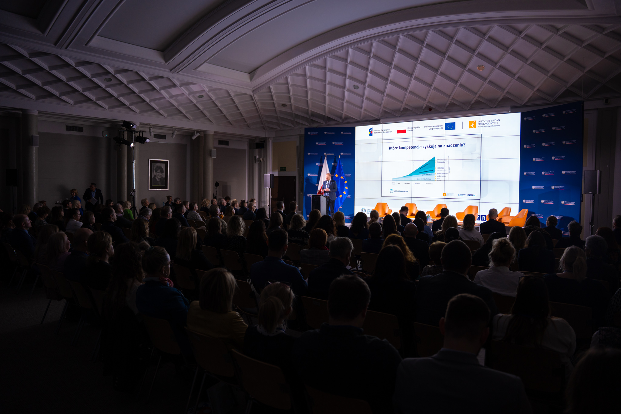 widok na pełną salę podczas konferencji "ZeRKnij w przyszłość"