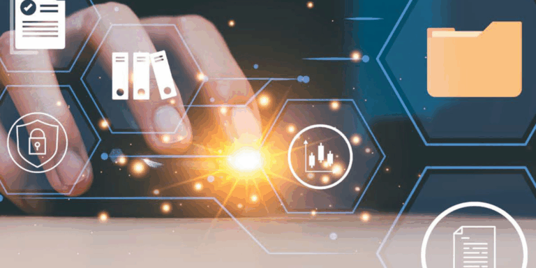 dłoń "klikająca" ikony wyobrażające różne pojęcia nawiązujące do edukacji