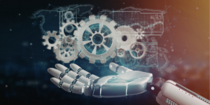 Grafika symbolizująca nowoczesne technologie i przemysł 4.0: mechaniczna dłoń podtrzymująca hologramy kół zębatych i analityki biznesowej na tle globalnej sieci połączeń.