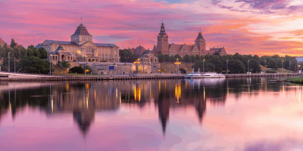 panorama Szczecina o wschodzie słońca
